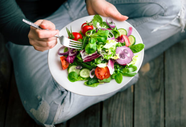 Ăn rau xanh giúp giảm tốt cho người bệnh trĩ